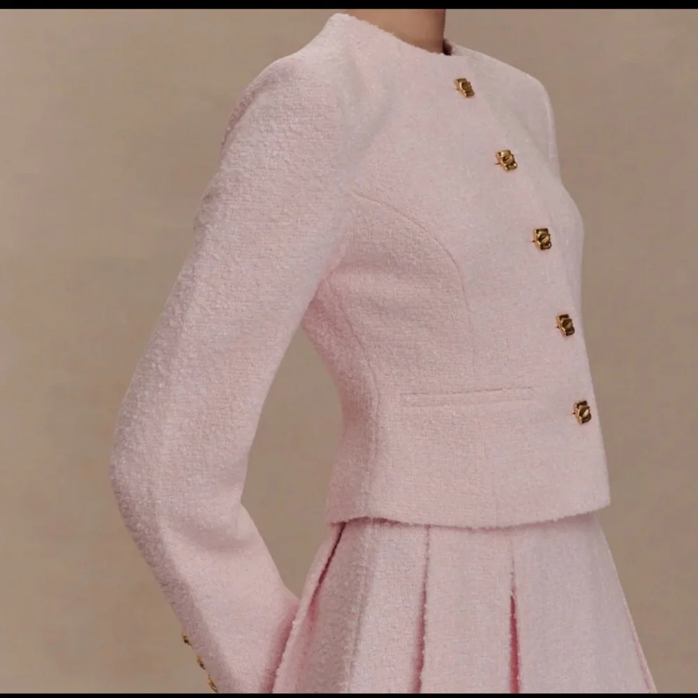 Elegant Pink Textured Blazer - Picture 2 of 6